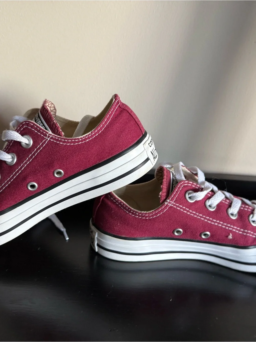 Converse Chuck Taylor All Star Low Top Burgundy Canvas Sneakers Women’s 6 - Picture 2 of 6